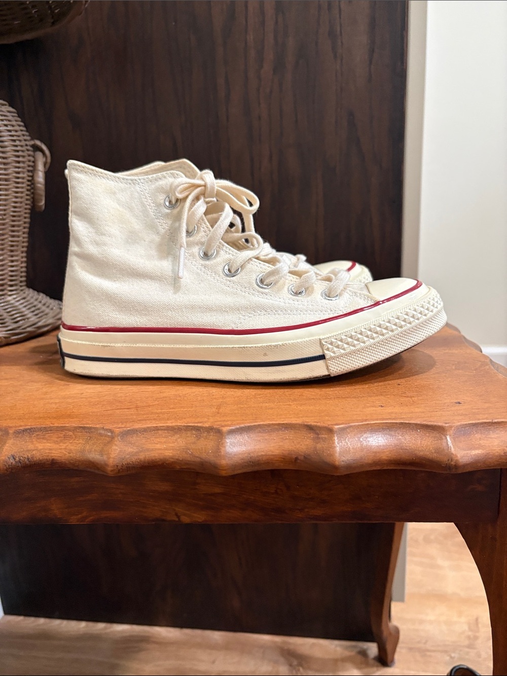 Women’s Chuck 70 All Star High Top Sneakers - Cream with Red Trim size 6.5 - Picture 2 of 5